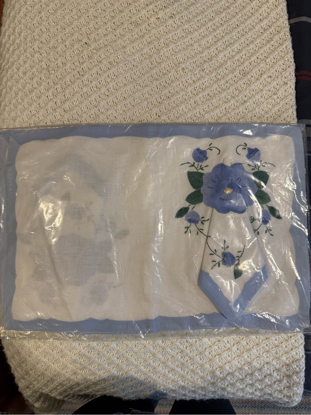 Vintage Embroidered Floral White and blue placemat and napkin. Set of 8. NWT